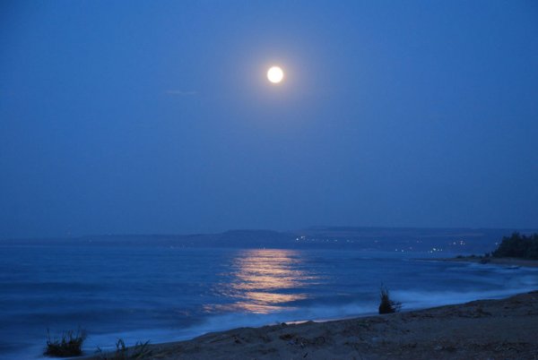 Каспийское море ночью