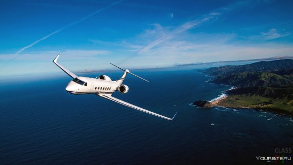 Самолет над морем