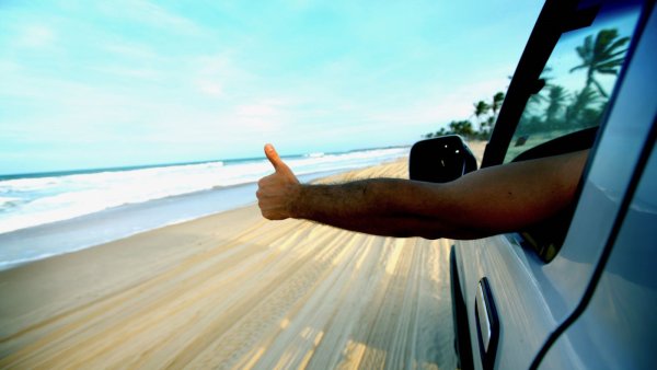 На море на машине