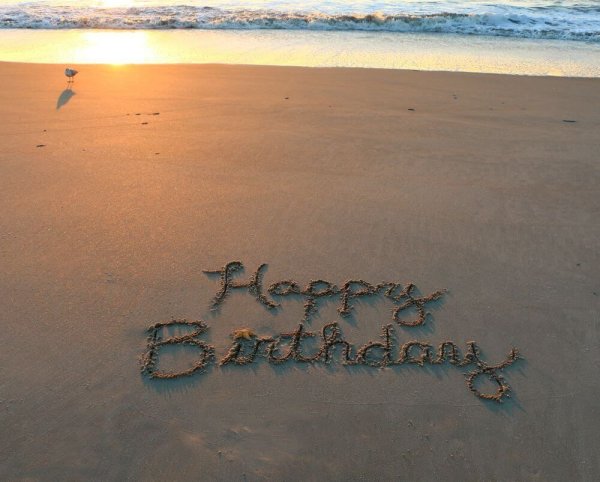 С днем рождения на песке