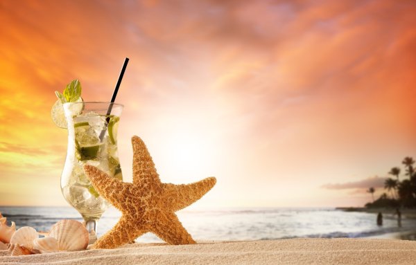 Пляж песок море коктейль