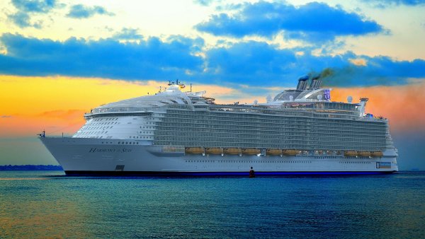 Круизный лайнер Гармония морей/Harmony of the Seas
