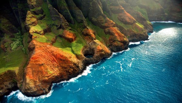 Море со скалами