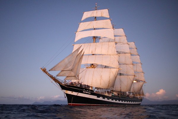 Парусник красивый фон