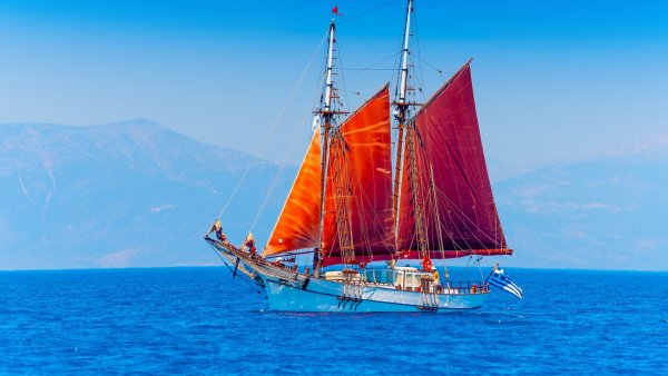 Корабль с парусами