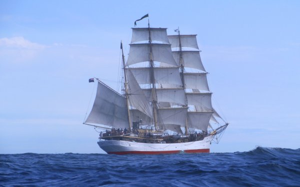 Трехмачтовый парусник Надежда