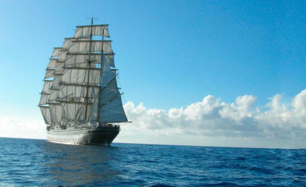 Корабль Крузенштерн деревянный