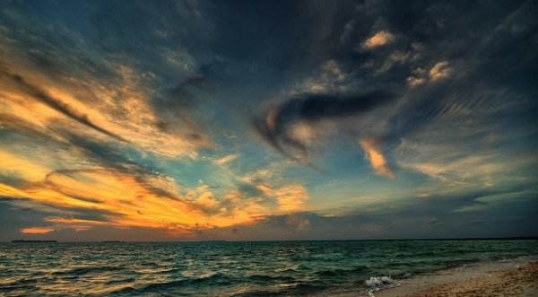 Рассвет на море