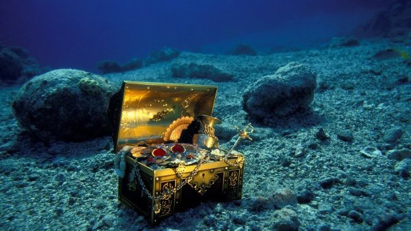 Сундук с сокровищами на морском дне
