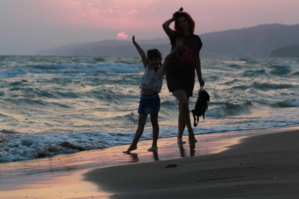 Фотосессия мамы и взрослой Дочки на море