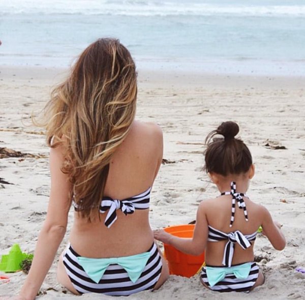 Картина с двумя детьми