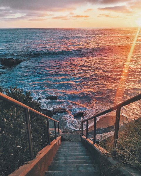 Красивый силуэт девушки