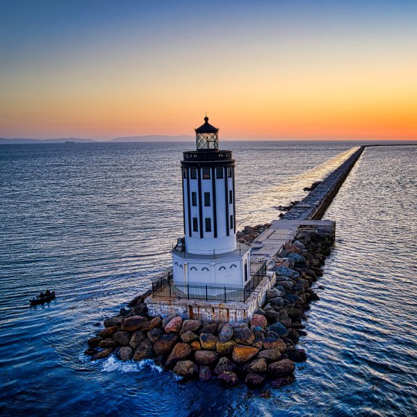 Маяк корабль парусник