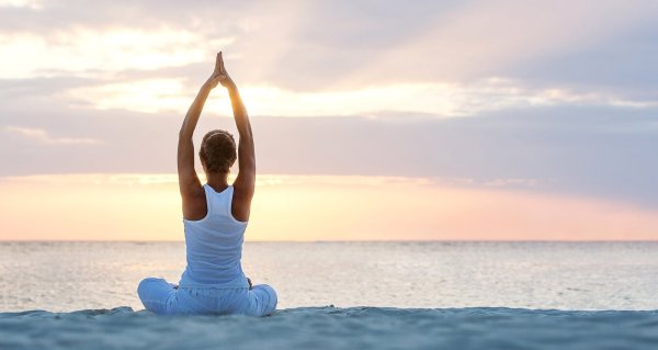 Медитация блондинка