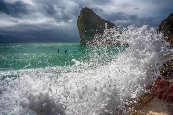 Крым Симеиз волна