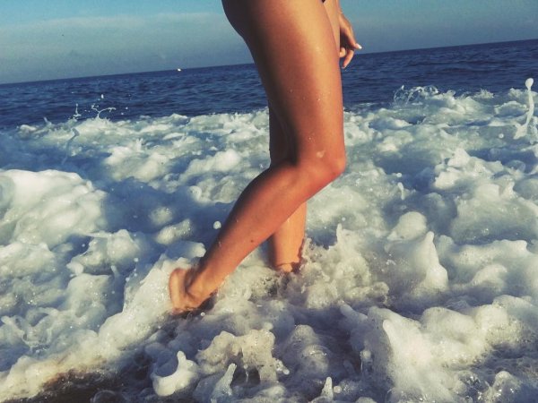 Анастасия Брызгалова на пляже