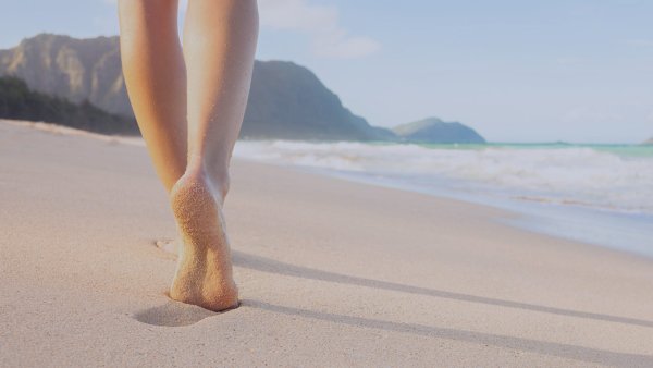 Следы на пляже