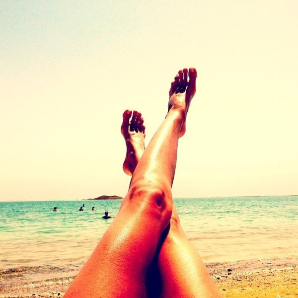 Ноги на пляже