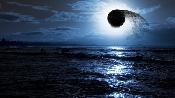 Луна в облаках