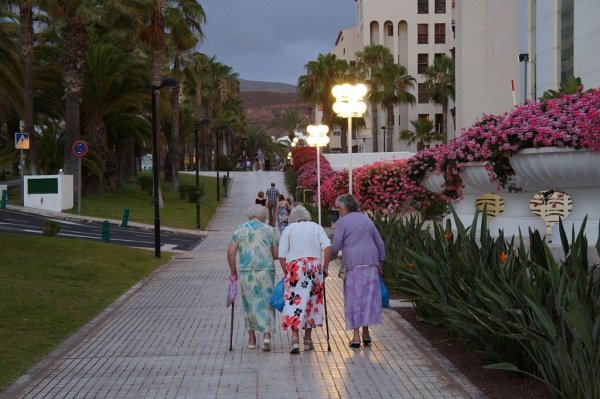 Муж отпустил с подругами на море