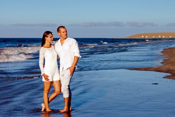 Влюбленные на берегу моря