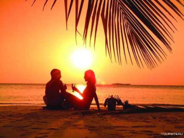 Влюбленные на берегу моря