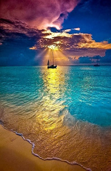 Голубое прозрачное море