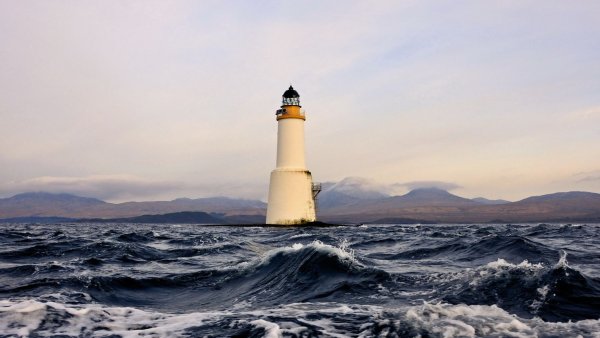 Маяк посреди океана