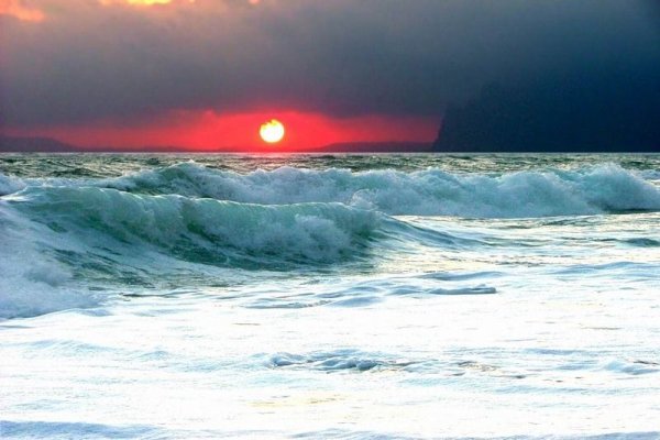 Наряды на море