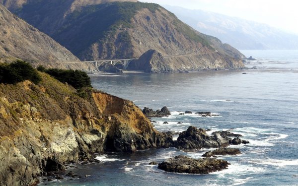 Горы возле моря