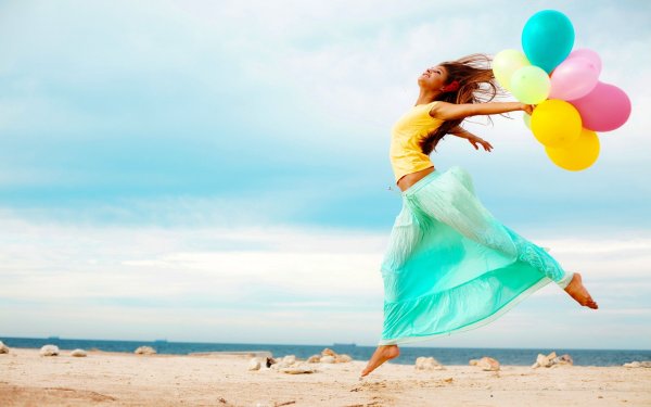 Девушка с шариками