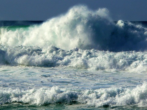 Бушующее море