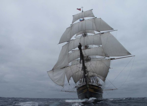 Белый парусник