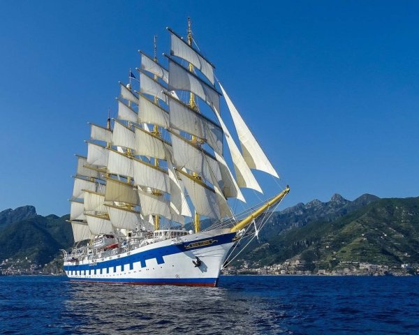 Попутный ветер яхта