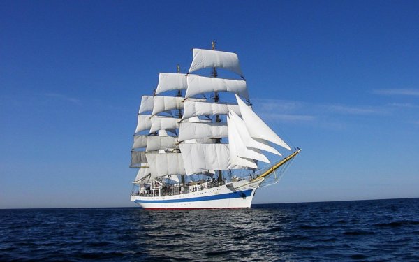 Красивый корабль