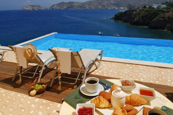 Завтрак около моря