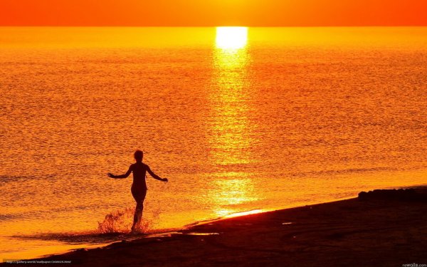 Парень на закате