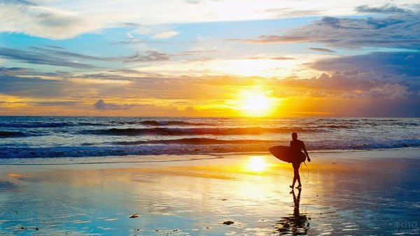 Одинокий человек на закате