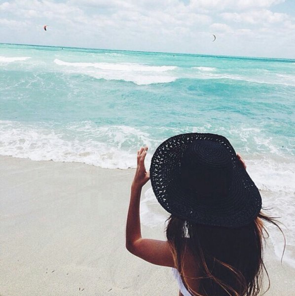 Ноги на пляже