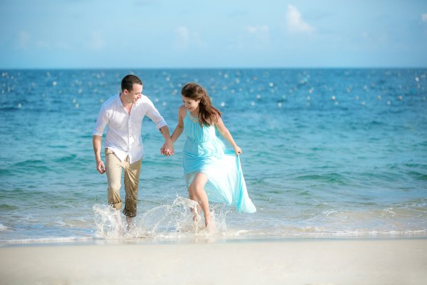 Влюбленные пары на море