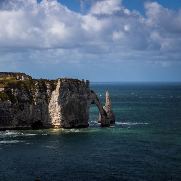 Португалия-скалы шторм