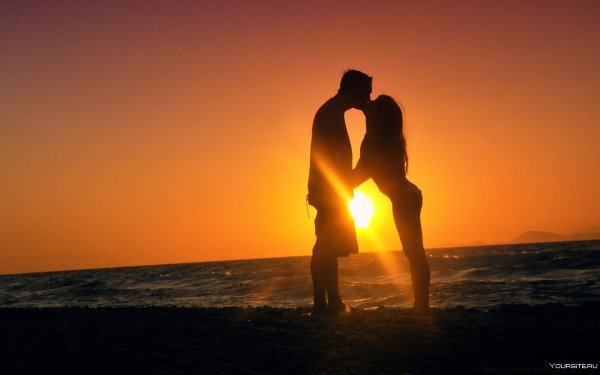 Поцелуй на закате