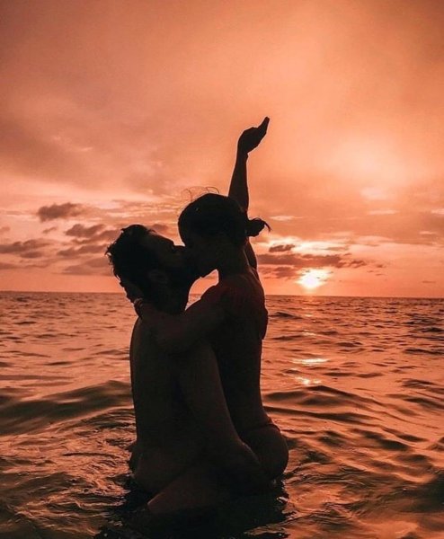 Влюбленные на море