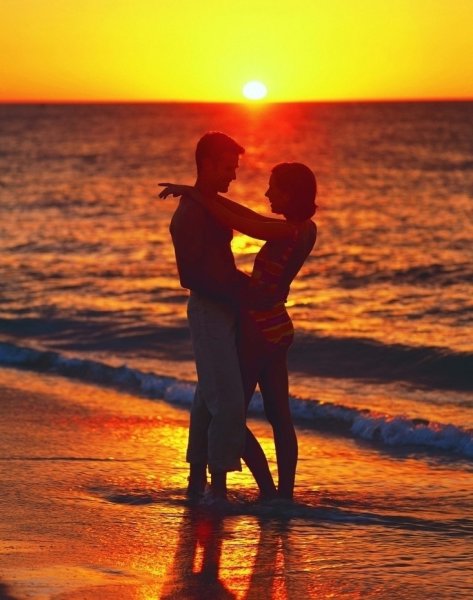 Закат двое влюбленных