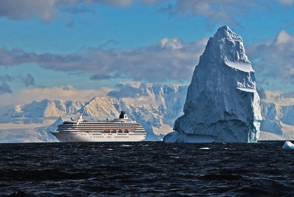 Айсберги Антарктиды ледокол