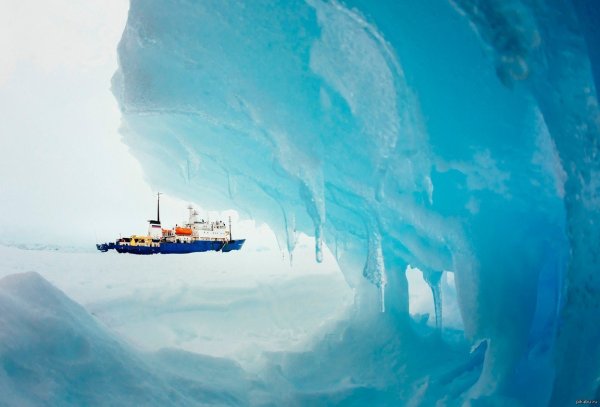 Парусник Айсберг Гренландия