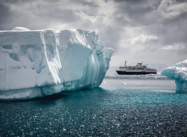 Парусник во льдах