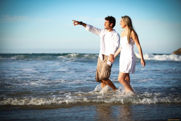 Влюбленные пары на море