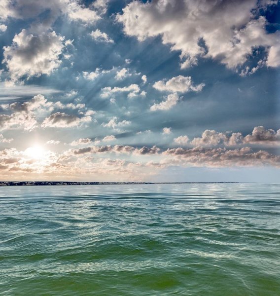 Море и небо два символа бесконечности