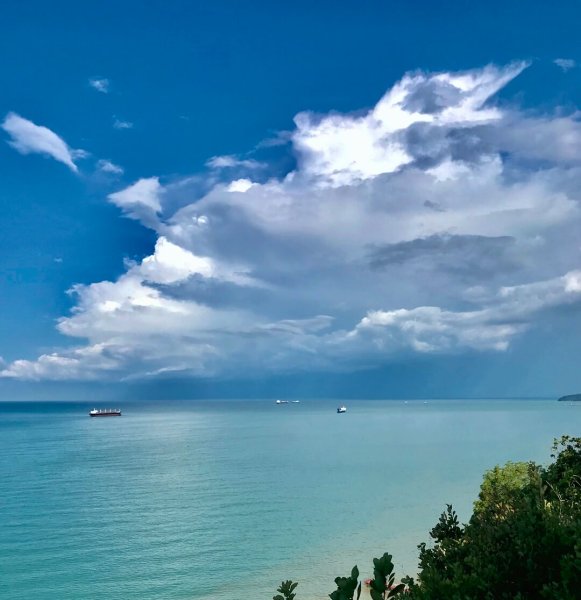 Море и небо два символа бесконечности